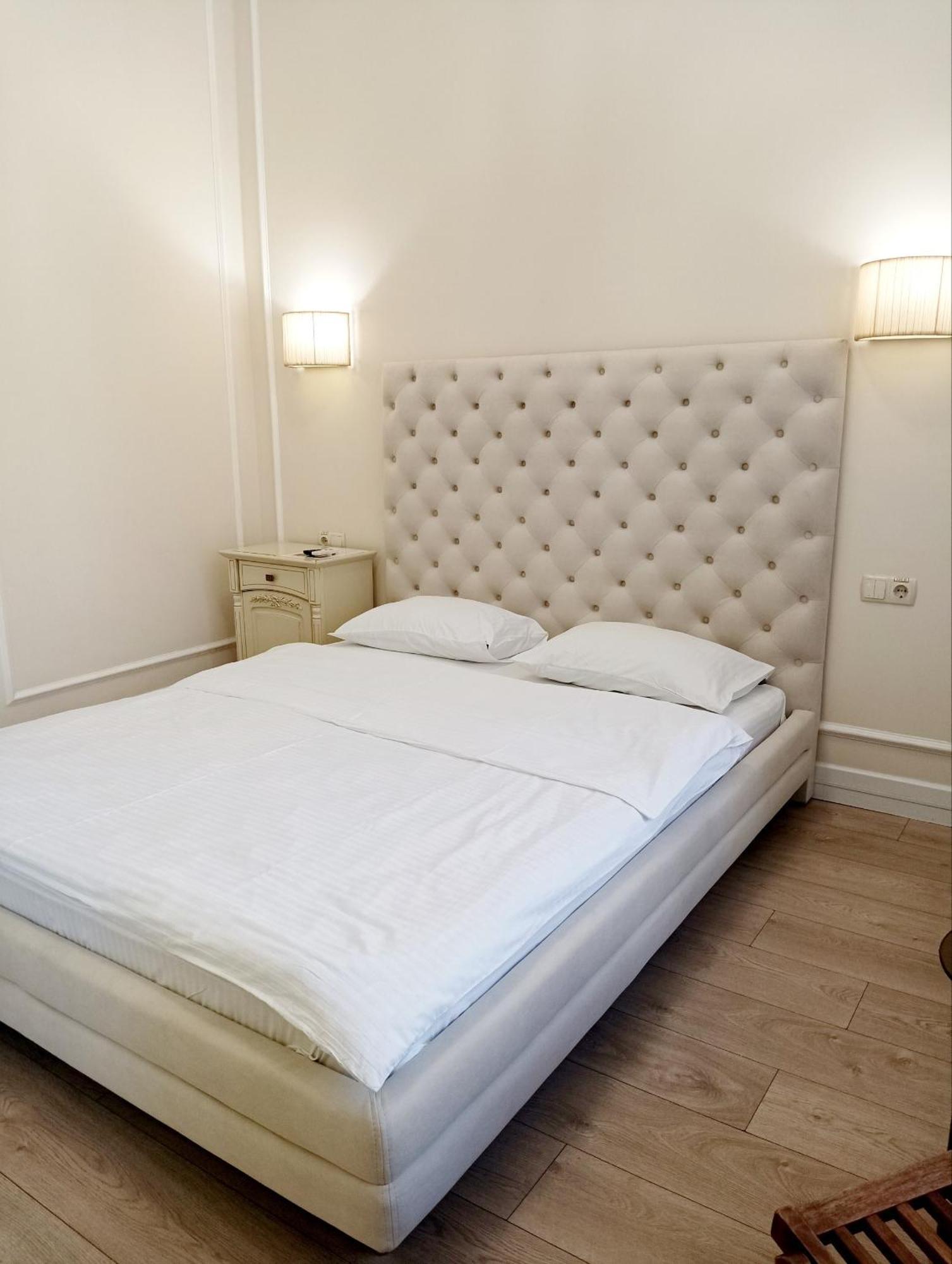 Hotel Menshikov Odessa Exteriör bild